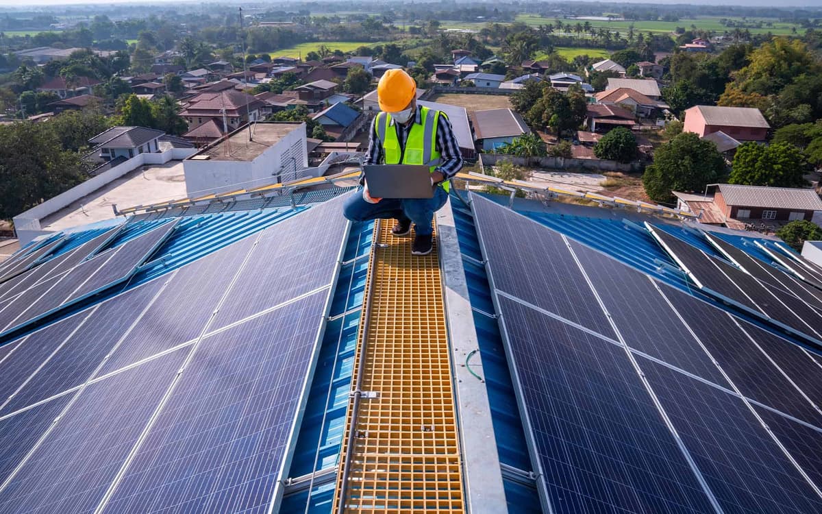 Next Phase Electric consultant explaining advantages over sanova in Lake Isabella to homeowners